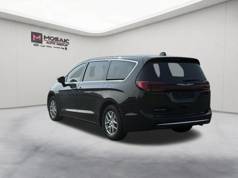Used 2025 Chrysler Pacifica Select FWD image 7