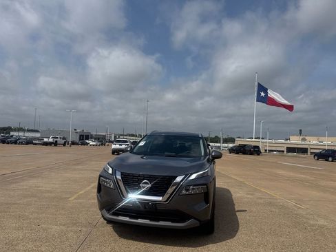 Certified 2023 Nissan Rogue SV w/ SV Premium B Package FWD image 6