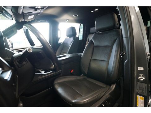 Used 2022 Chevrolet Suburban LT image 11