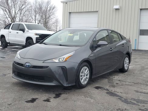 Used 2021 Toyota Prius LE image 3