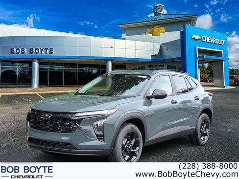 New 2026 Chevrolet Trax LT w/ Driver Confidence Package FWD image 1