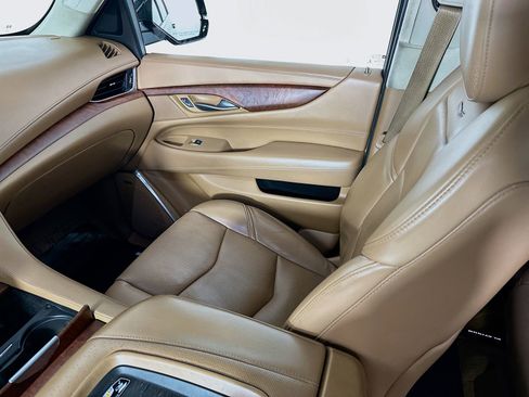 Used 2016 Cadillac Escalade Platinum AWD/4WD image 25