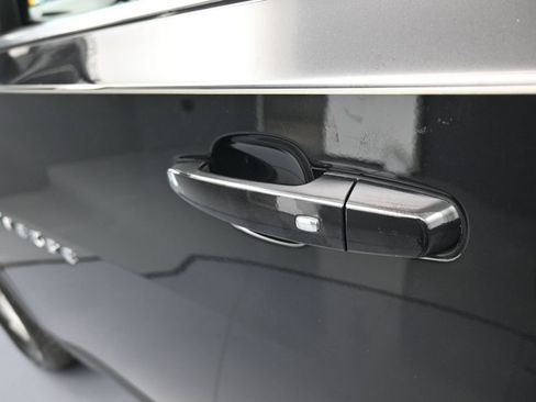 Used 2023 Chevrolet Traverse LT FWD image 35