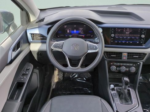 Used 2024 Volkswagen Taos SE image 15