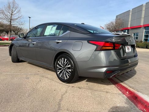 Used 2025 Nissan Altima 2.5 SV image 8