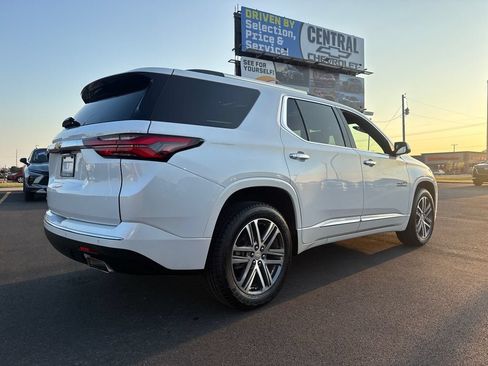 Used 2023 Chevrolet Traverse High Country FWD image 8