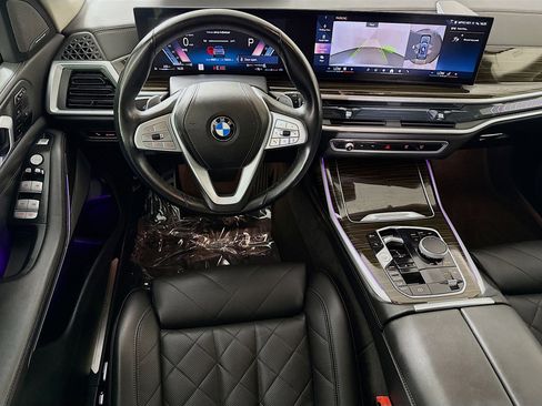 Used 2025 BMW X7 xDrive40i AWD/4WD image 17