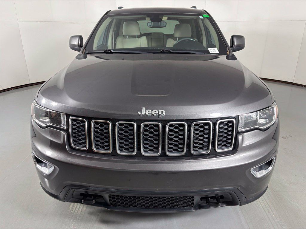 Used 2018 Jeep Grand Cherokee Laredo AWD/4WD image 3