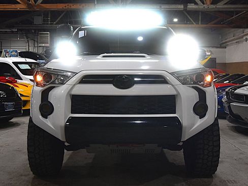 Used 2021 Toyota 4Runner Venture w/ Moonroof Package image 4