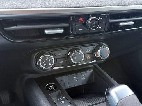 Certified 2025 Nissan Kicks SV image 16