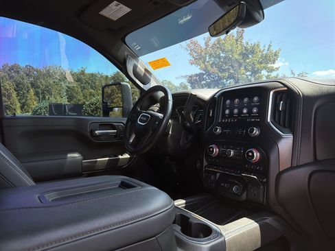 Used 2022 GMC Sierra 1500 AT4 w/ AT4 Premium Package AWD/4WD image 6