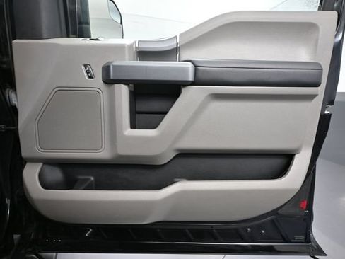 Used 2019 Ford F150 XLT w/ Equipment Group 302A Luxury AWD/4WD image 40