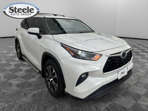 Used 2022 Toyota Highlander XLE FWD image 7