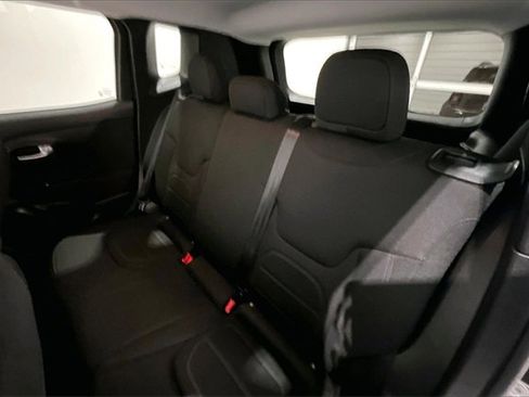 Used 2019 Jeep Renegade Latitude w/ Cold Weather Group image 23