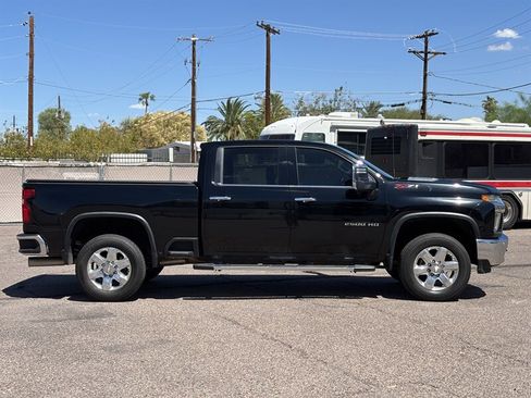 Used 2020 Chevrolet Silverado 2500 LTZ w/ LTZ Premium Package image 3