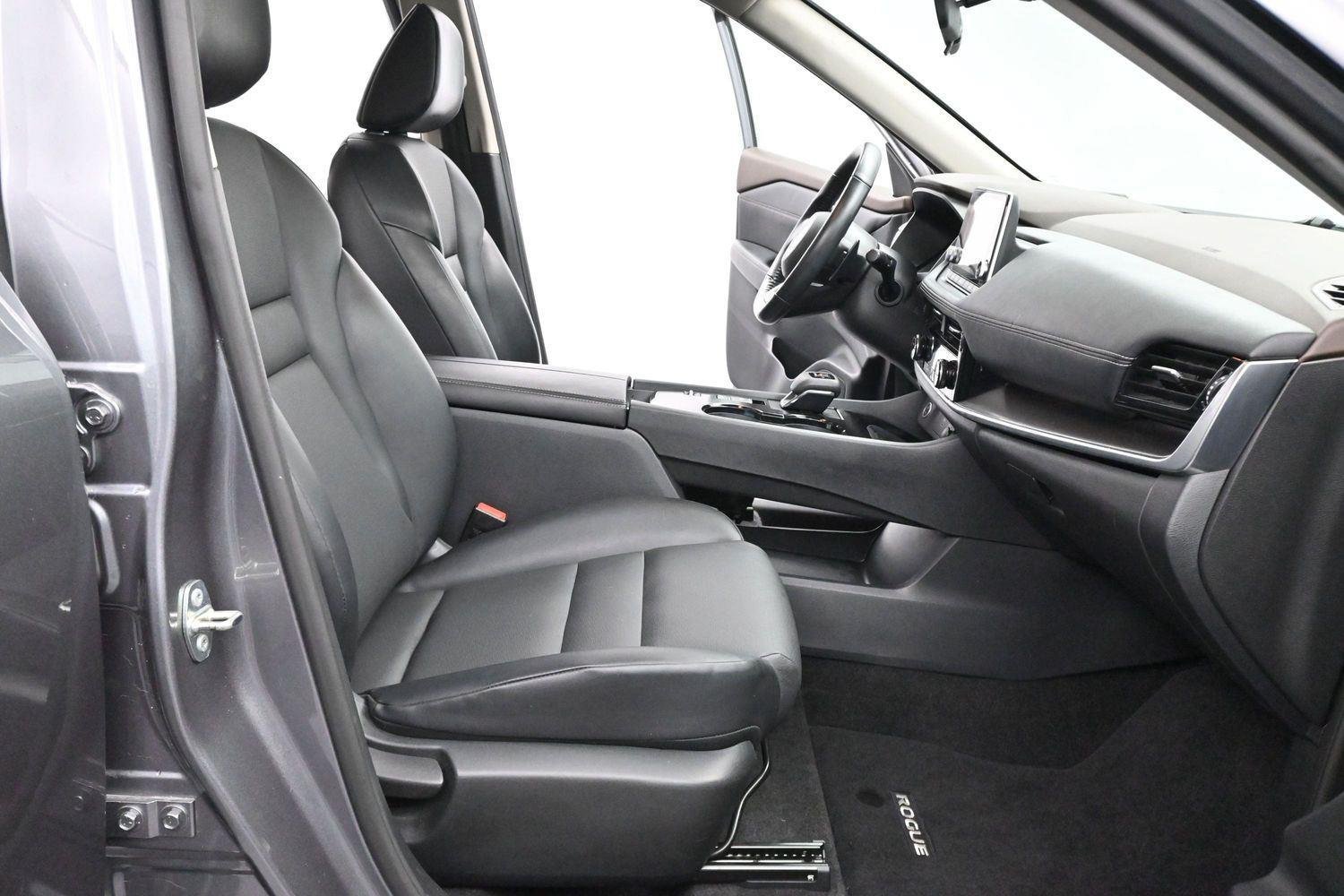 Used 2021 Nissan Rogue SV w/ Premium Package FWD image 29