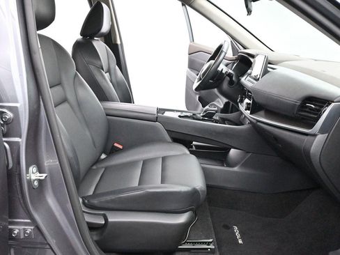 Used 2021 Nissan Rogue SV w/ Premium Package FWD image 29