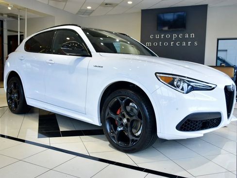 Used 2022 Alfa Romeo Stelvio Veloce AWD/4WD image 1