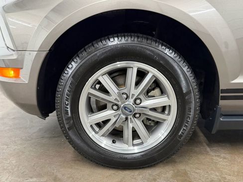 Used 2005 Ford Mustang Premium RWD image 17