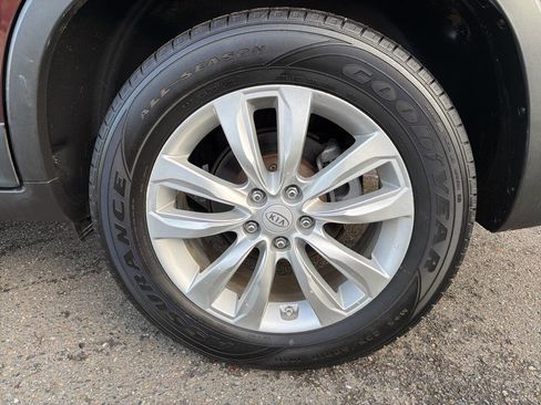 Used 2011 Kia Sorento EX image 3