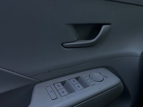 Used 2025 Hyundai Kona SEL image 21