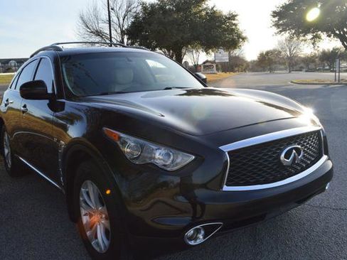 Used 2017 INFINITI QX70 2WD w/ Premium Package image 2