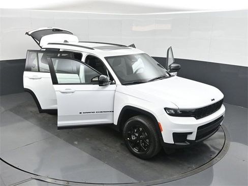 New 2025 Jeep Grand Cherokee L Altitude image 52