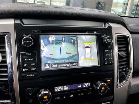 Used 2018 Nissan Titan PRO-4X AWD/4WD image 14