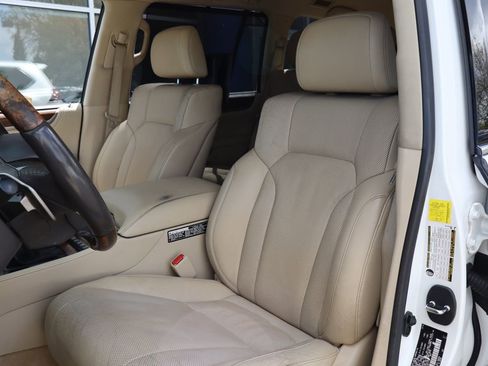Used 2016 Lexus LX 570 4WD image 9
