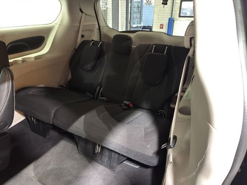 Used 2023 Chrysler Voyager LX image 12