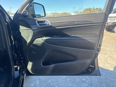 Certified 2022 Jeep Grand Cherokee Laredo X image 30