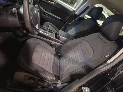 Used 2019 Ford Edge SE FWD image 6