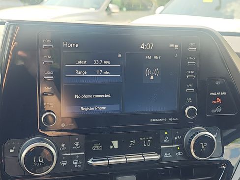 Used 2021 Toyota Highlander XLE AWD/4WD image 25