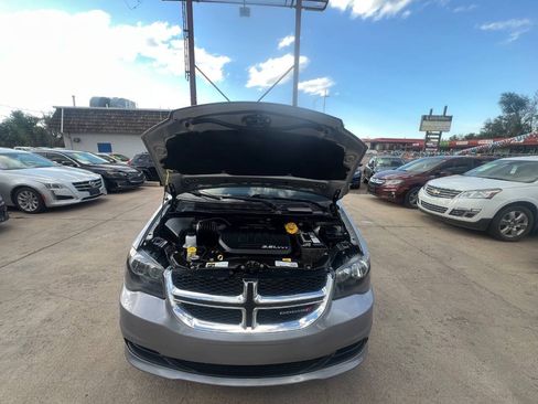 Used 2018 Dodge Grand Caravan SE w/ UConnect Hands-Free Group FWD image 16