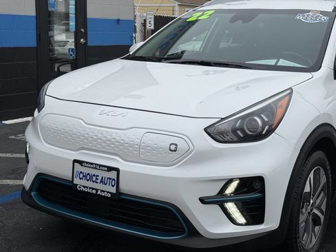 Used 2022 Kia Niro EX image 24