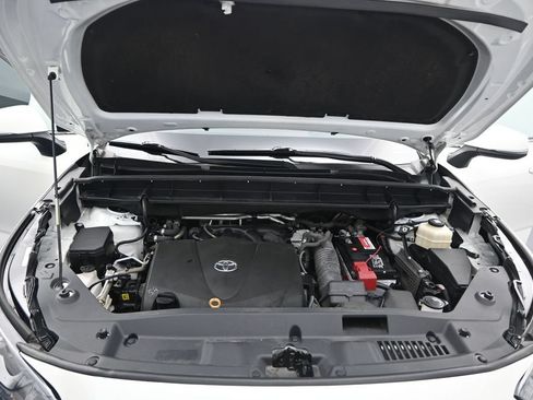 Used 2021 Toyota Highlander XLE FWD image 5