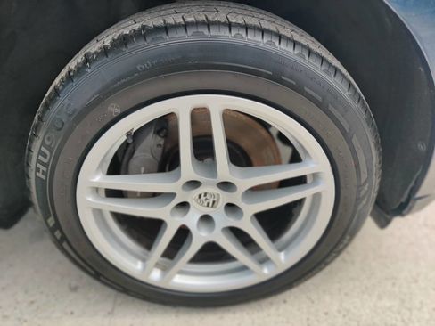 Used 2018 Porsche Macan AWD/4WD image 30