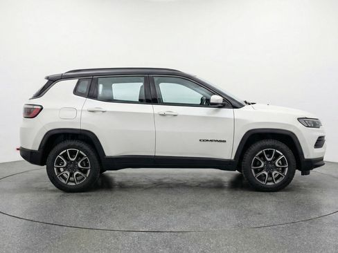 Used 2025 Jeep Compass Trailhawk image 11