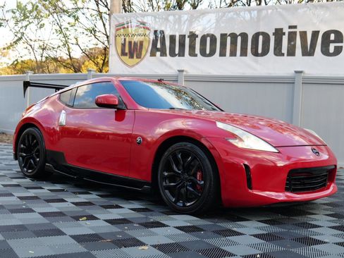 Used 2017 Nissan 370Z Coupe RWD image 2