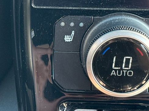 Used 2023 Toyota Highlander XLE image 33