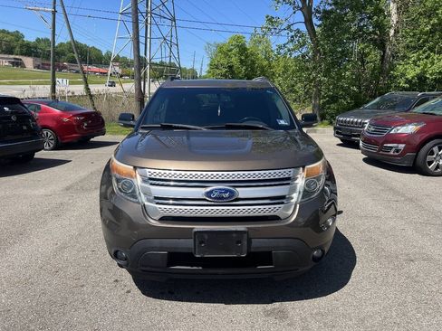 Used 2015 Ford Explorer XLT w/ Equipment Group 201A FWD image 9