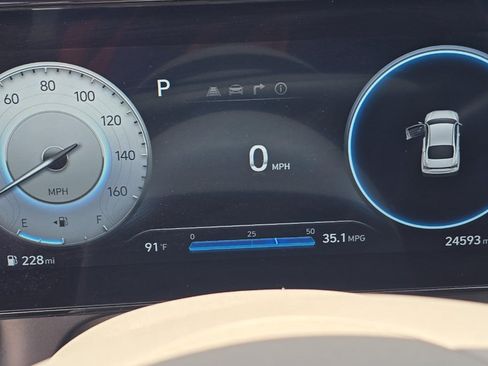 Used 2025 Hyundai Elantra SEL FWD image 13