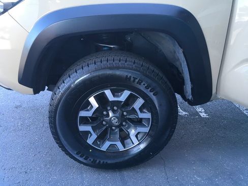 Used 2020 Toyota Tacoma TRD Off-Road AWD/4WD image 38
