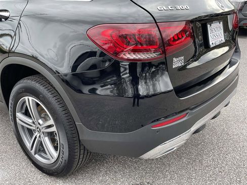 Used 2022 Mercedes-Benz GLC 300 4MATIC w/ Premium Package Lite image 12