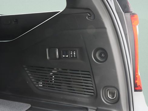 Used 2024 GMC Yukon XL Denali image 29