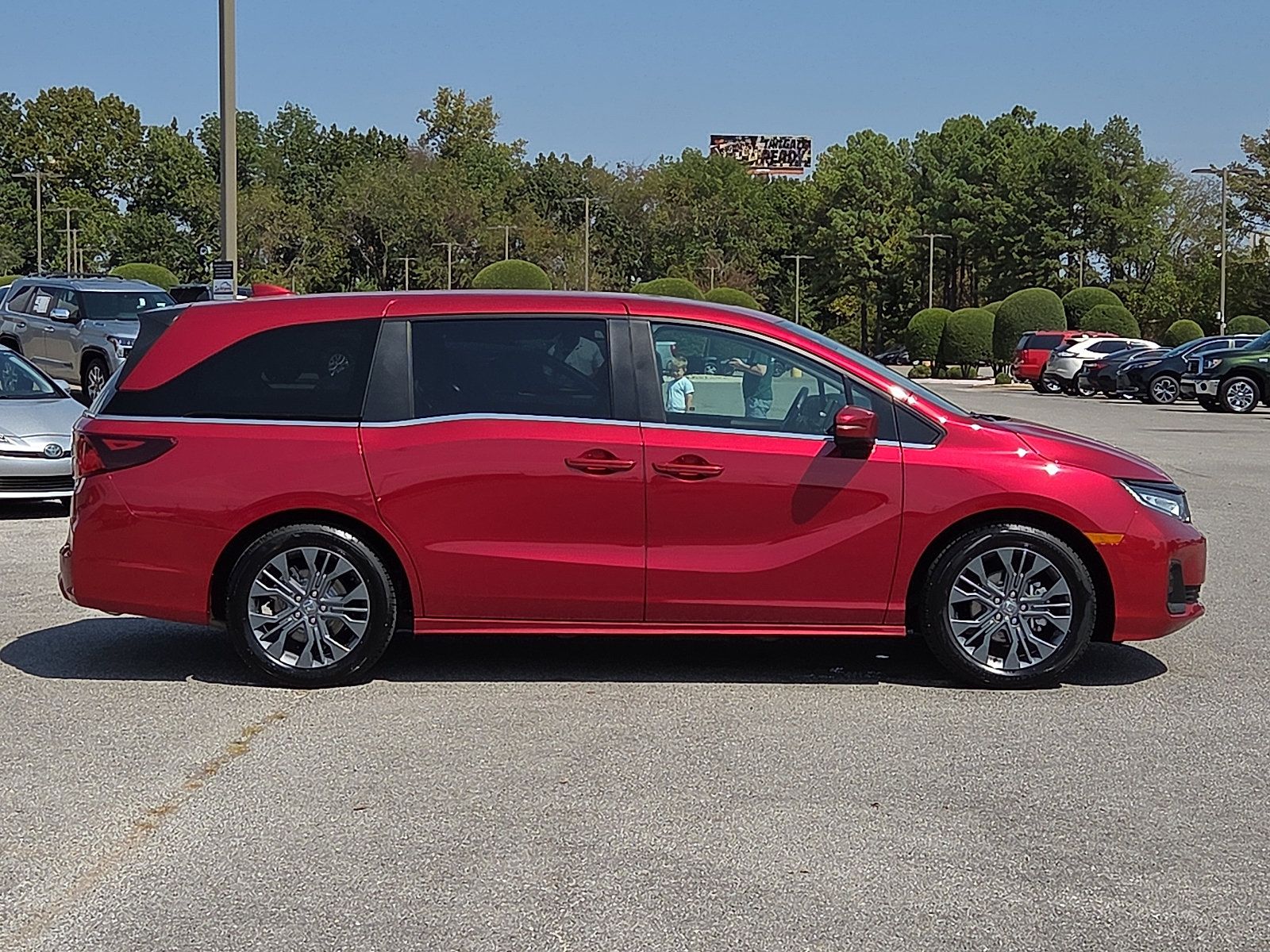 Used 2025 Honda Odyssey Touring image 6
