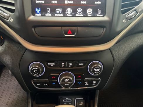 Used 2016 Jeep Cherokee High Altitude AWD/4WD image 3