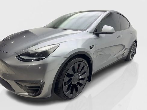 Used 2024 Tesla Model Y Performance image 11