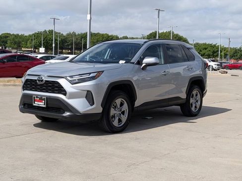 Used 2025 Toyota RAV4 XLE FWD image 10