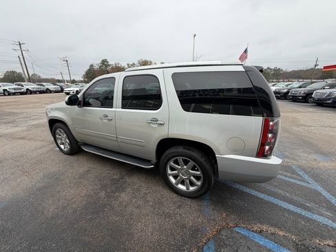 Used 2011 GMC Yukon Denali image 4